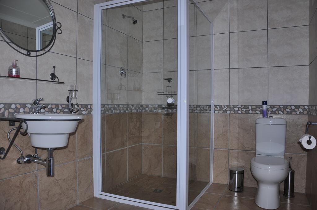 Berg En Dal Guesthouse Villiersdorp Εξωτερικό φωτογραφία